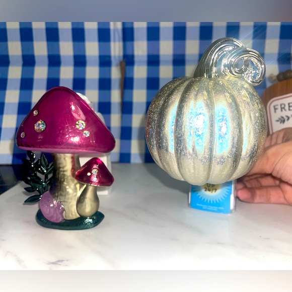 Bath and Bodyworks white pumpkin nightlight & mushroom and snail plug in NWT - Picture 1 of 6